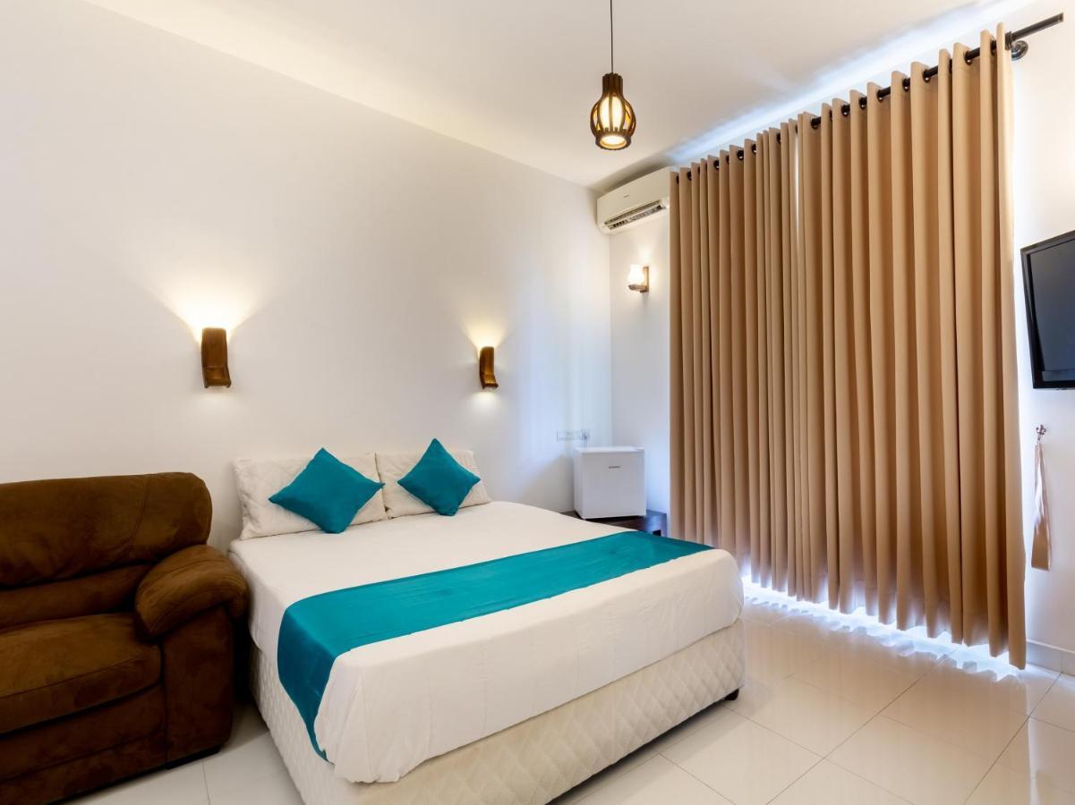 Royal Mount Hotel Dehiwala-Mount Lavinia Bagian luar foto