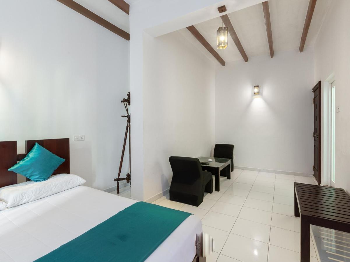 Royal Mount Hotel Dehiwala-Mount Lavinia Bagian luar foto
