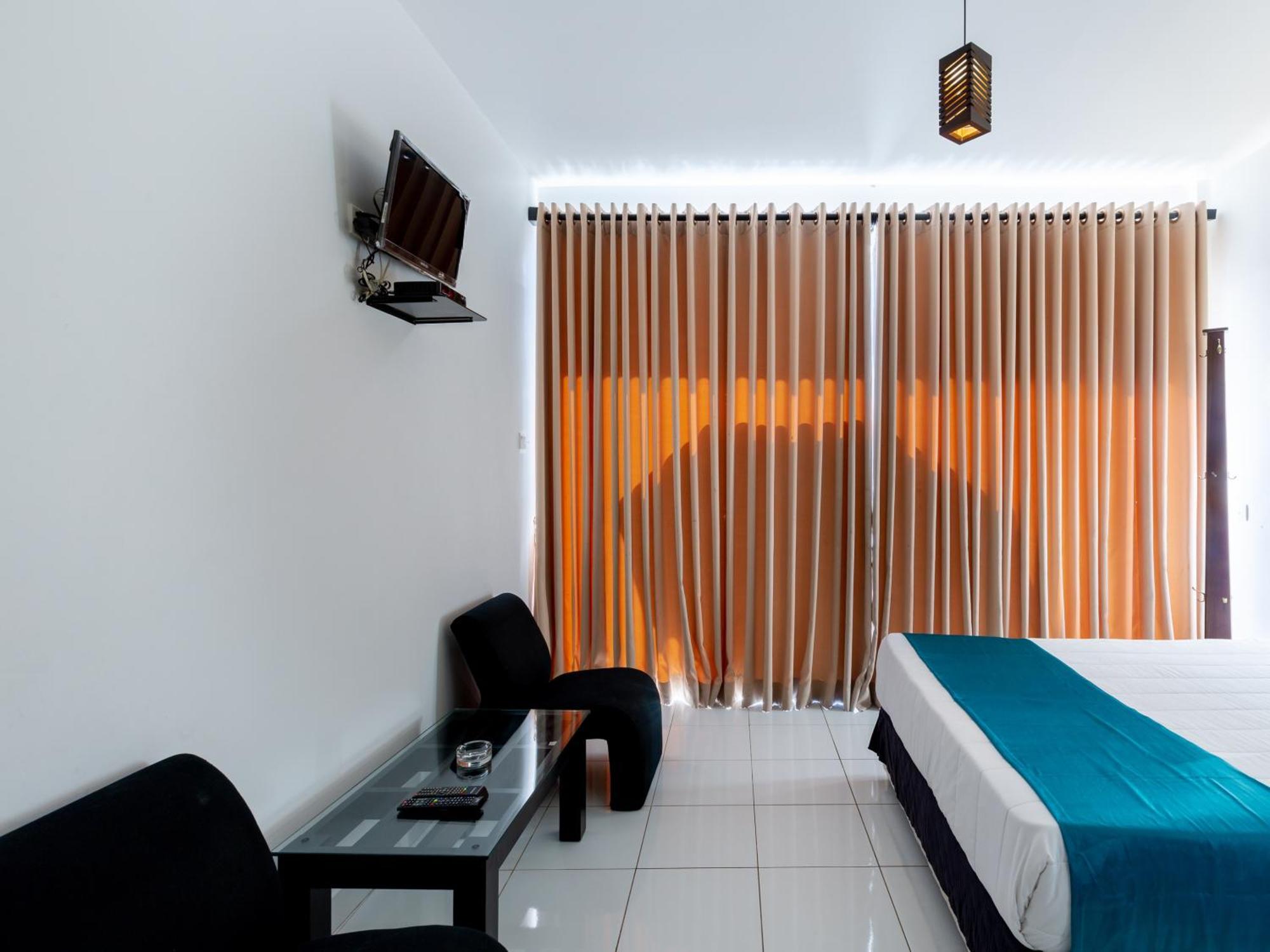 Royal Mount Hotel Dehiwala-Mount Lavinia Bagian luar foto