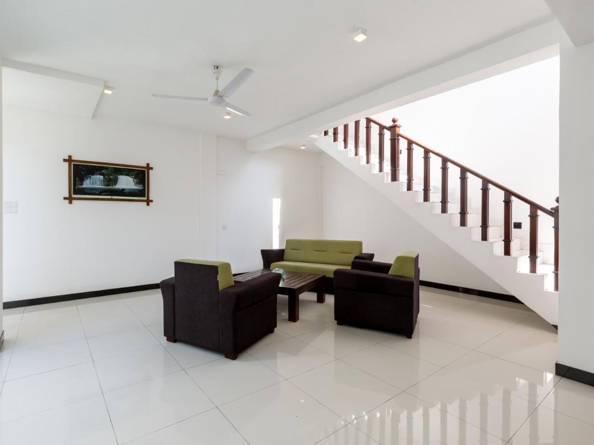 Royal Mount Hotel Dehiwala-Mount Lavinia Bagian luar foto